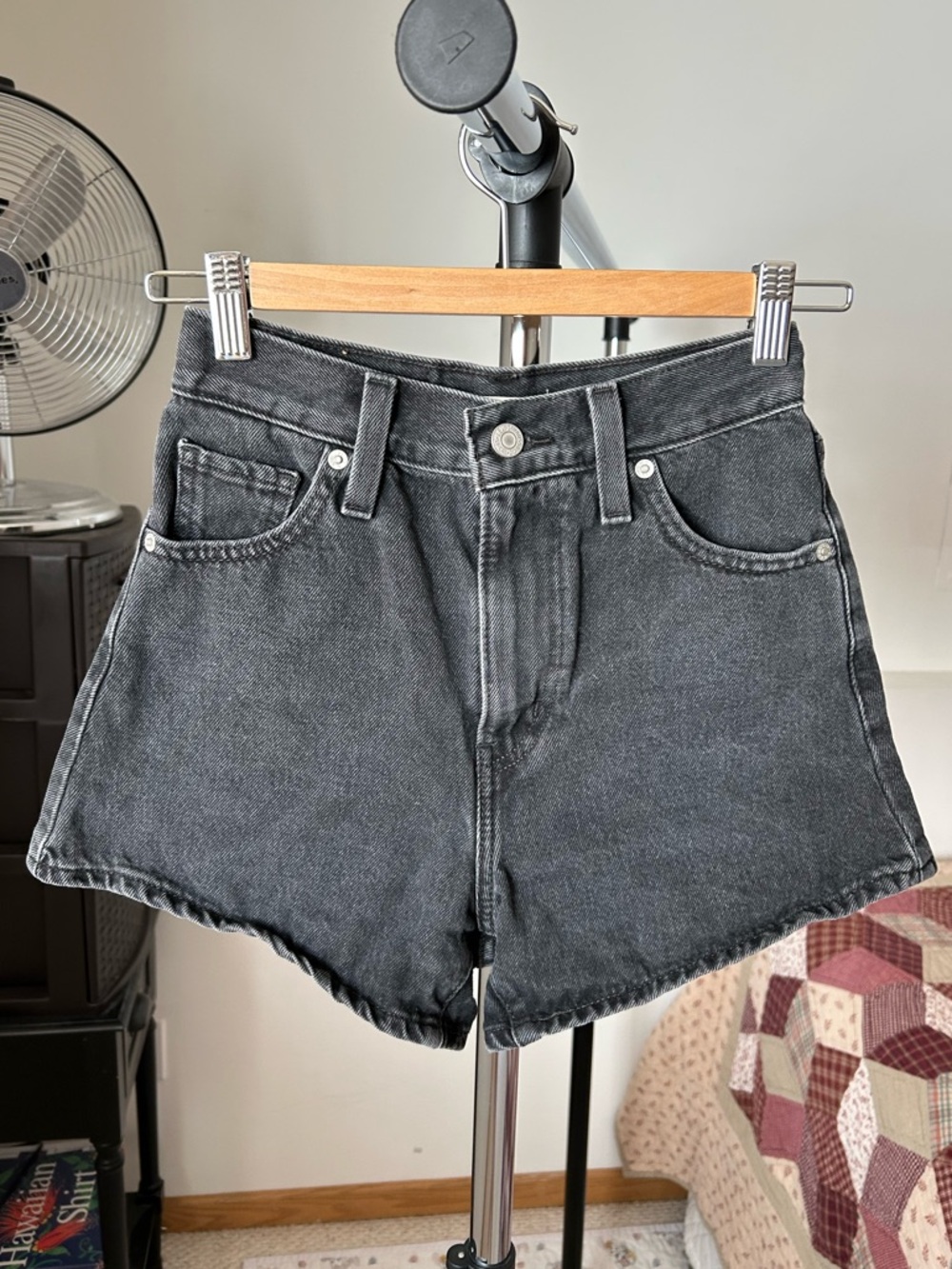 Levi’s High Waisted Mom Jean Shorts 23